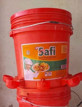 Nipples za Kufunga kwenye Ndoo. Kuwapa Kuku Maji