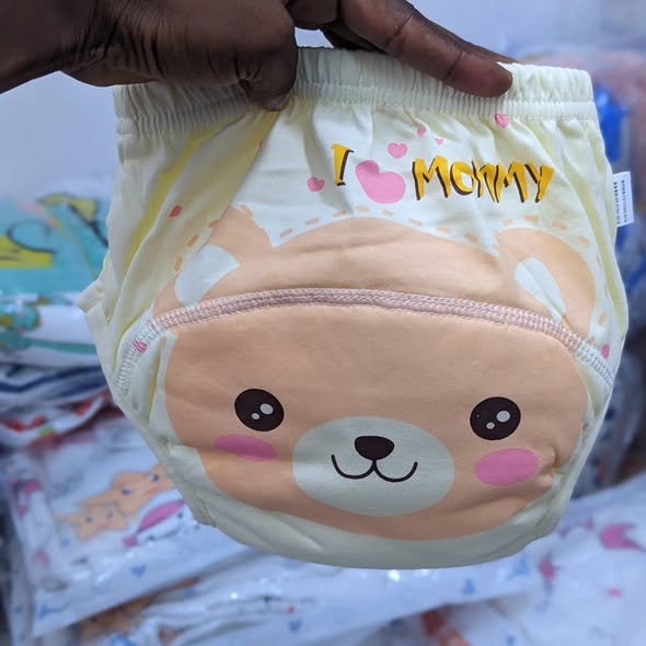 Chupi za Mkojo. Mtoto Anavaa Bila Nepi