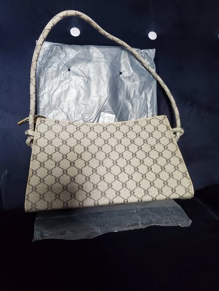 Tunauza Pochi Nzuri Classic za Dukani