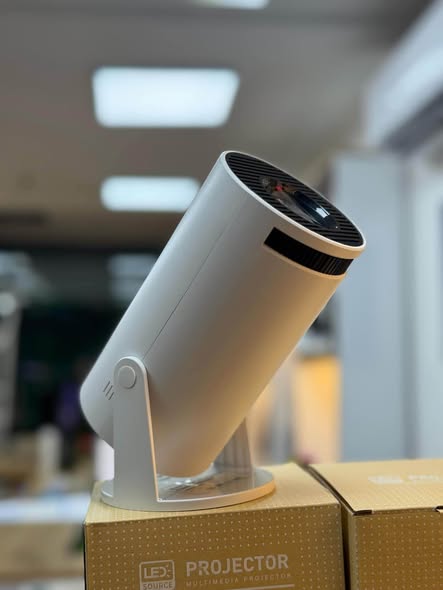 4K PORTABLE PROJECTOR