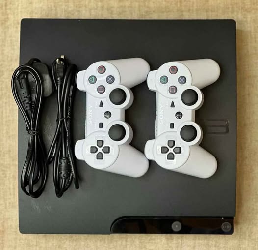 PS3 SLIM CONSOLE. 15 GAMES INSTALLED