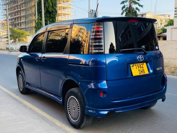 TOYOTA SIENTA KALI SANA