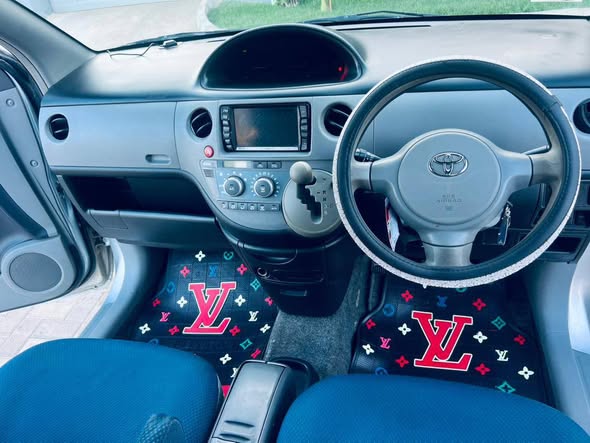 TOYOTA SIENTA CLEAN!!