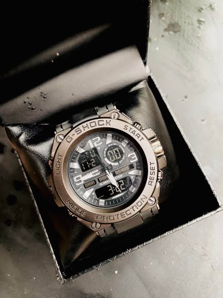 Brand New Casio Watch. Double Watch (Analog & Digital)