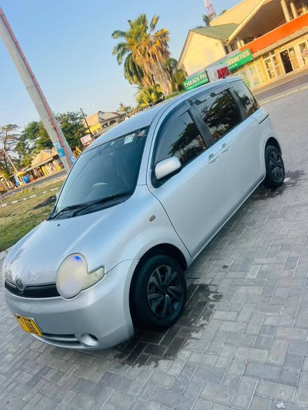 TOYOTA SIENTA CLEAN!!