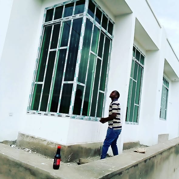 TUNATENGENEZA MADIRISHA YA ALUMINIUM