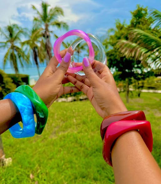 Bangili Zisizochuja. Nzuri Sana