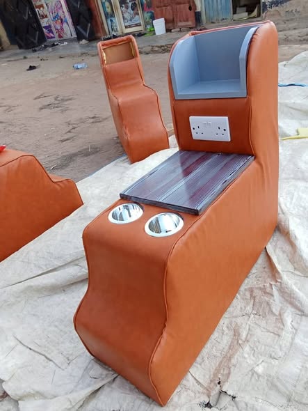 Fundi Sofa Quality Kwanza. Tunafanya kwa Oda