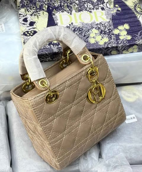 BRAND AND QUALITY HANDBAGS
