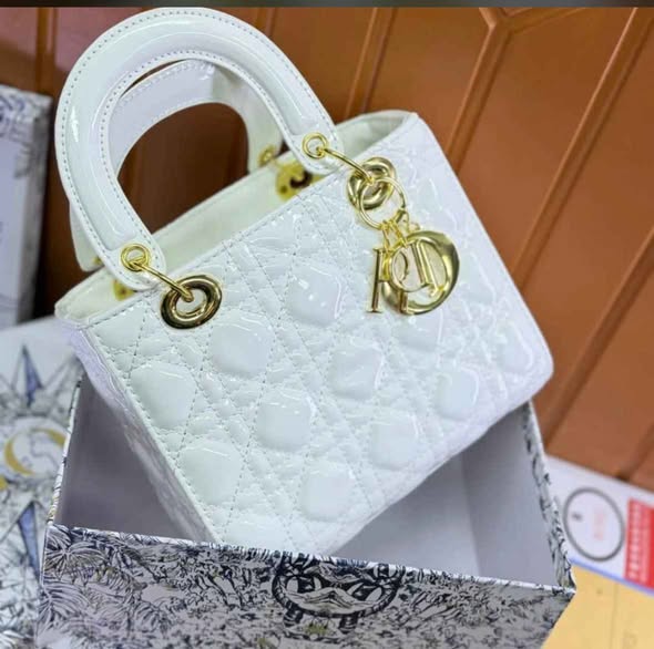 BRAND AND QUALITY HANDBAGS