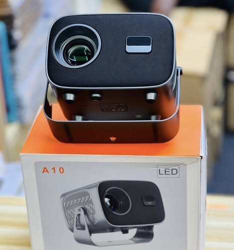 A10 PROJECTOR. NEW 4K PROJECTOR