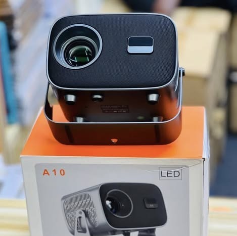 A10 PROJECTOR. NEW 4K PROJECTOR