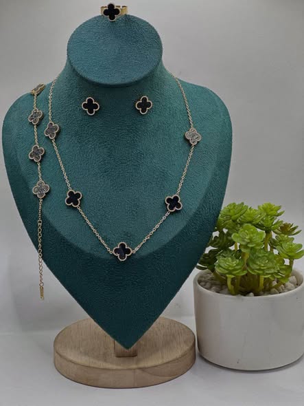 Clover Set Nzuri Available in Different Colour