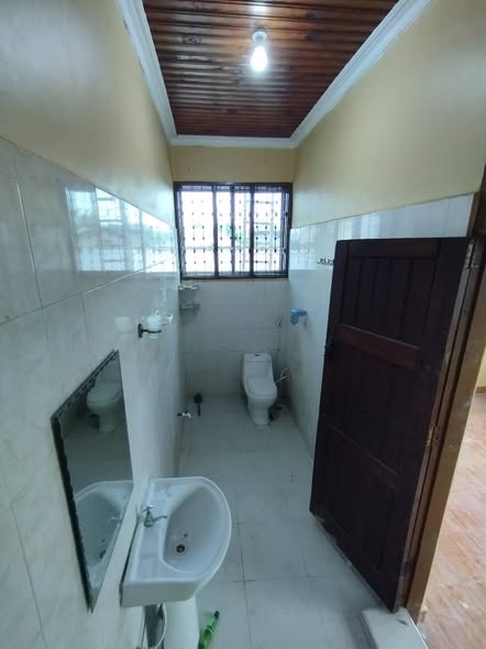 JUMBA KUBWA LA KIFAHARI LINAUZWA