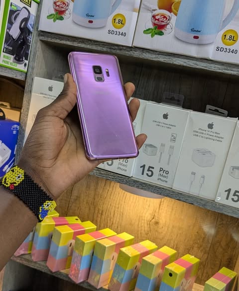 SAMSUNG S9. GB 64 RAM 4