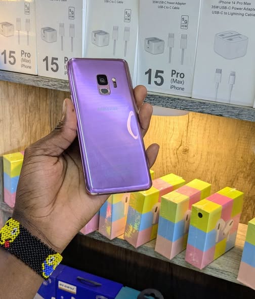 SAMSUNG S9. GB 64 RAM 4