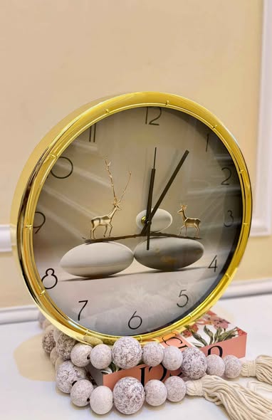 Saa Kali za Kuvutia: Luxury 3D & Crystal Design.