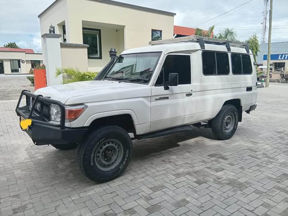 TOYOTA LAND CRUISER HARD TOP