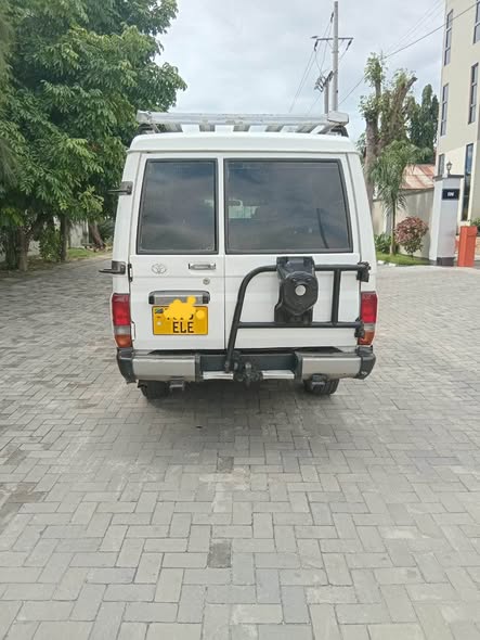 TOYOTA LAND CRUISER HARD TOP