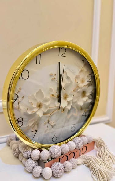 Saa Kali za Kuvutia: Luxury 3D & Crystal Design.