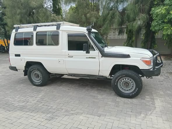 TOYOTA LAND CRUISER HARD TOP