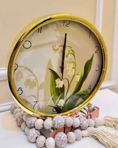 Saa Kali za Kuvutia: Luxury 3D & Crystal Design.