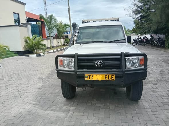 TOYOTA LAND CRUISER HARD TOP