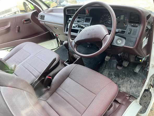 TOYOTA HIACE (CHESIS)