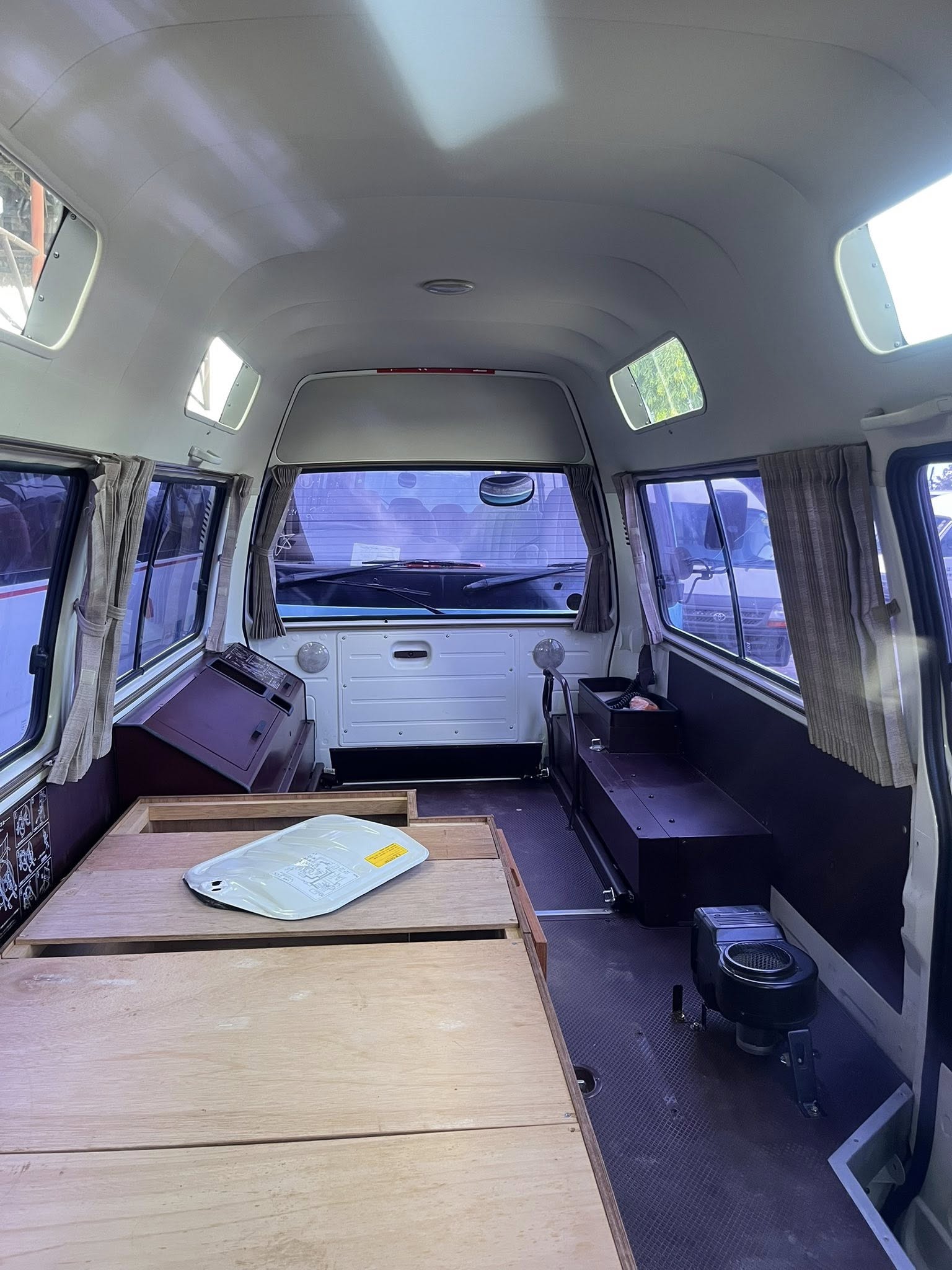 TOYOTA HIACE (CHESIS)