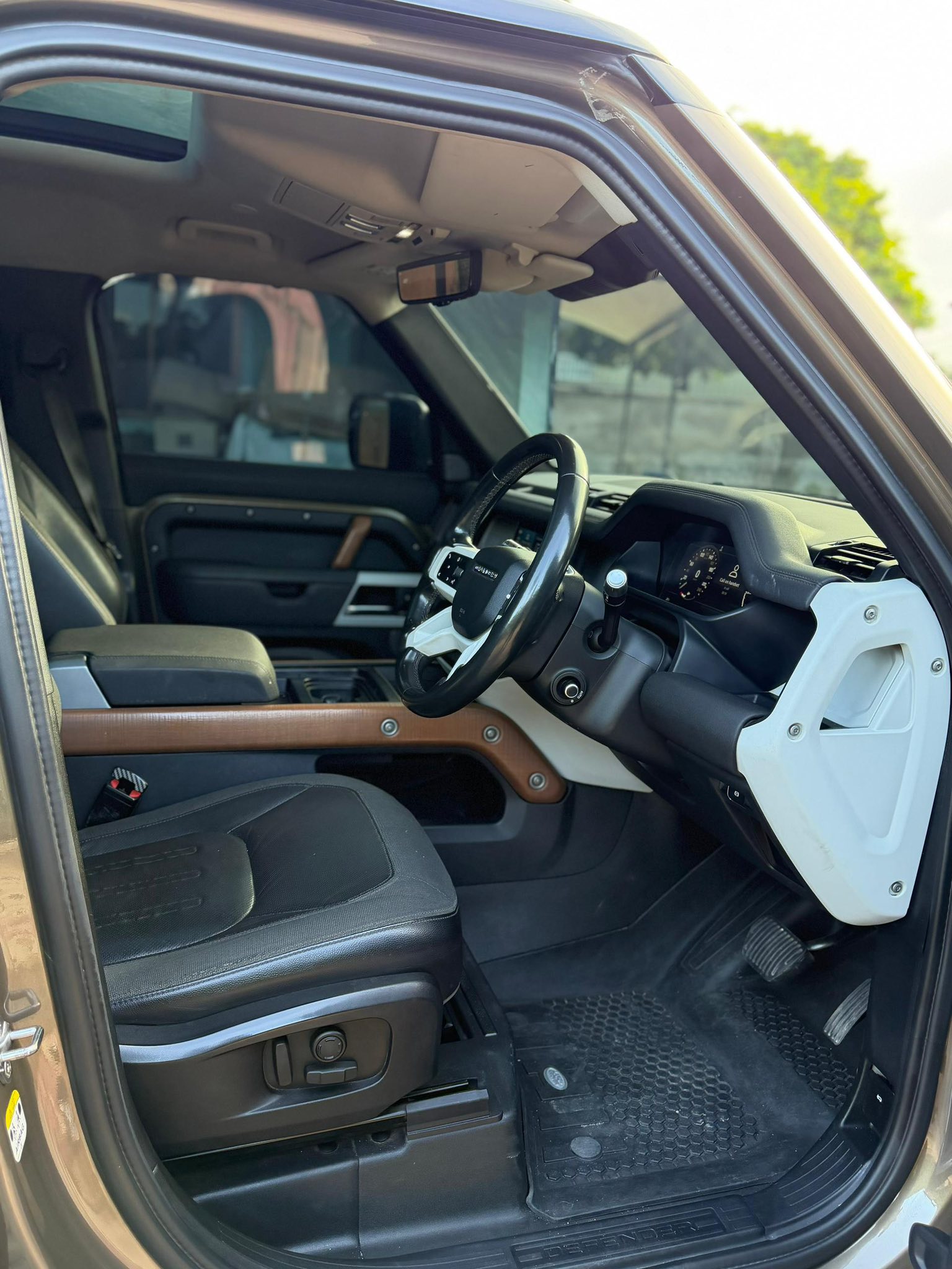 LAND ROVER DEFENDER 110