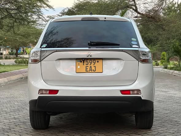 MISTUBISHI OUTLANDER NEW MODEL