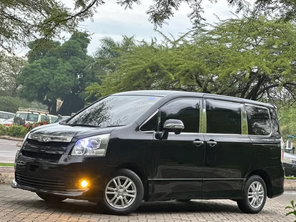 TOYOTA NOAH NEW Si MODEL