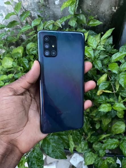 SAMSUNG A71. GB 128