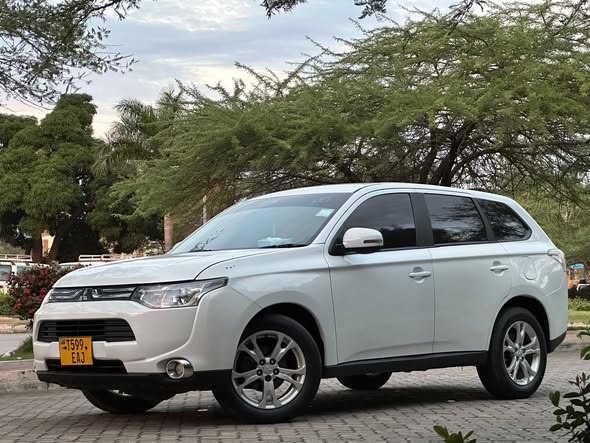 MISTUBISHI OUTLANDER NEW MODEL