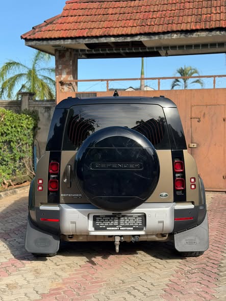 LAND ROVER DEFENDER 110