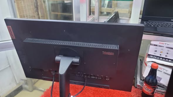 Lenovo ThinkVision Monitor Frameless. 24 Inches