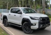 TOYOTA HILUX Pickup Double Cabin