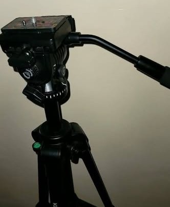 Weifang WF – 717 Fluid Head Tripod Stand