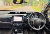 TOYOTA HILUX Pickup Double Cabin