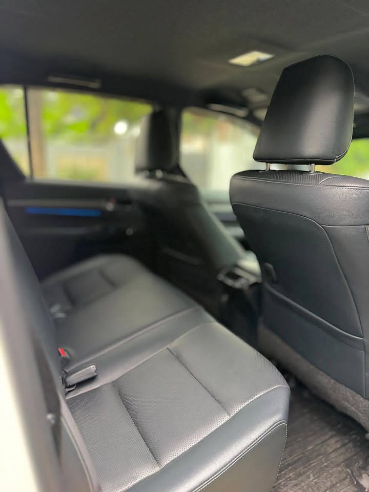 TOYOTA HILUX Pickup Double Cabin