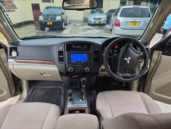 MITSUBISHI PAJERO