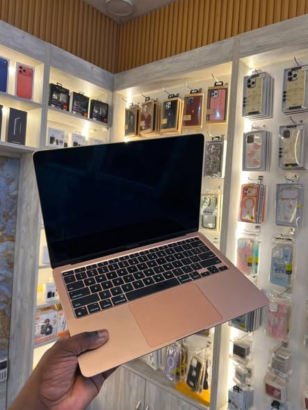 MACBOOK AIR 2020