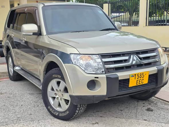 MITSUBISHI PAJERO