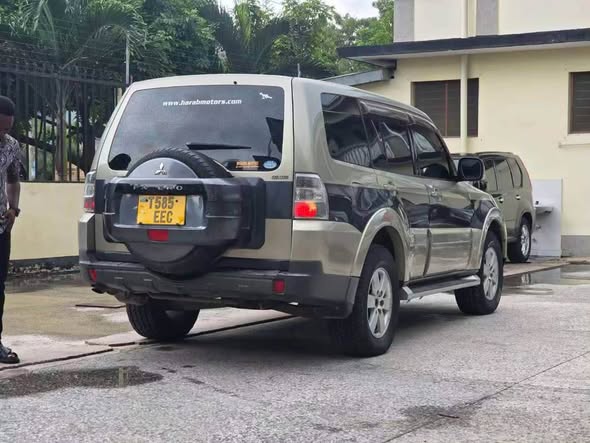 MITSUBISHI PAJERO