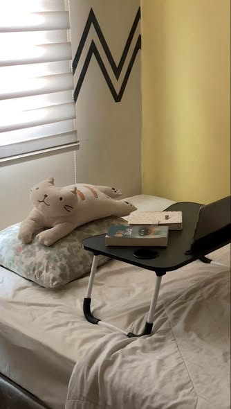 FOLDABLE LAPTOP TABLE