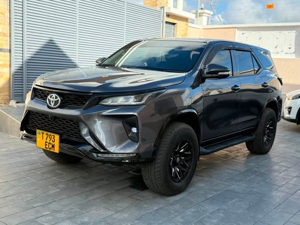 TOYOTA FORTUNER 2018