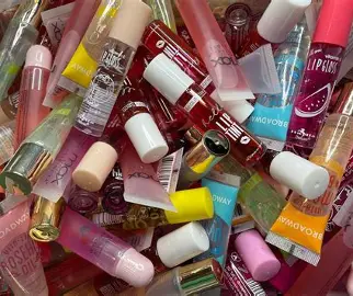 Lip Gloss Amazing Available