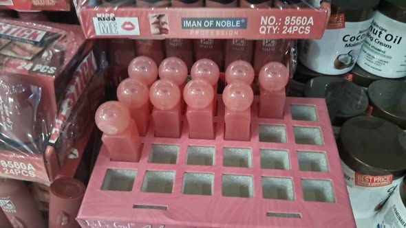 Lip Gloss Amazing Available