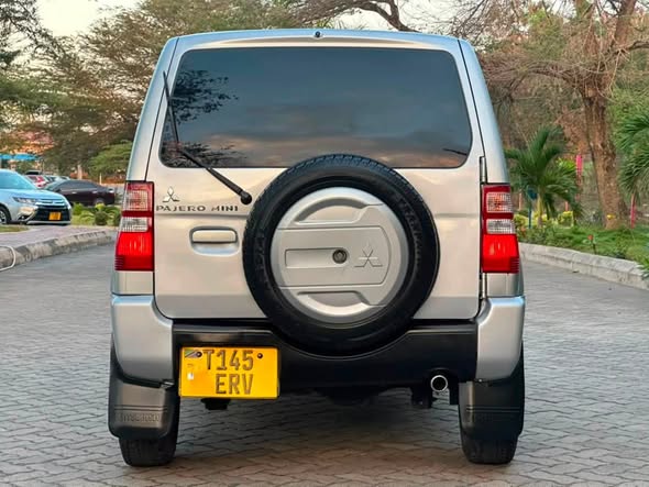 MITSUBISHI PAJERO MINI