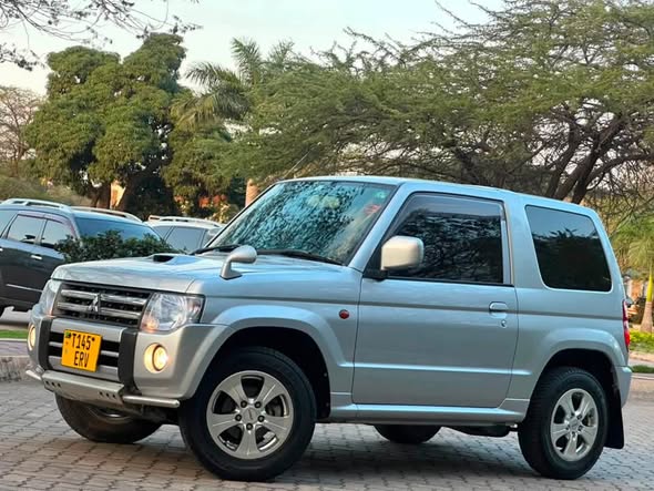 MITSUBISHI PAJERO MINI